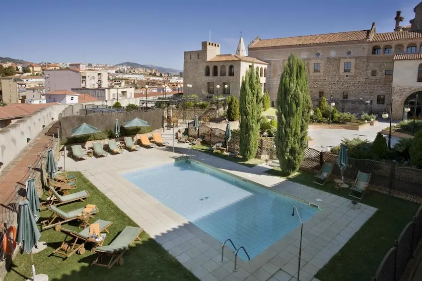 Parador de Plasencia con piscina (Cáceres, Extremadura)